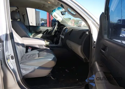 2012 Toyota Tundra Grade 5.7L V8 z USA, uszkodzony, nr VIN 5TFRY5F11CX126988